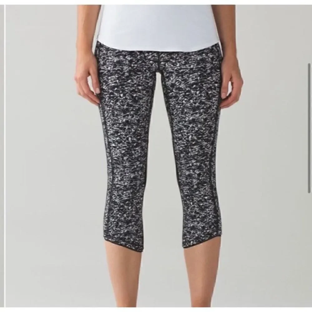Lululemon Deep Breath Crop Iced Wave White Black Mesh Run Leggings Size 6